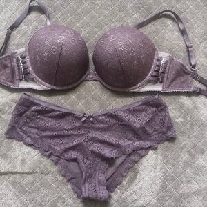 Victoria's Secret Lace Bra and Panty Set 34DD and XL
